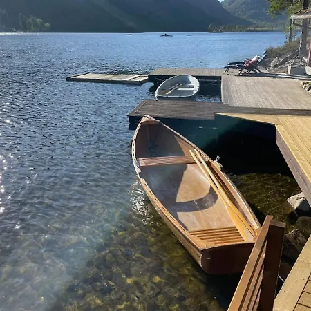 Sommeridyll I Vannkanten Holiday home