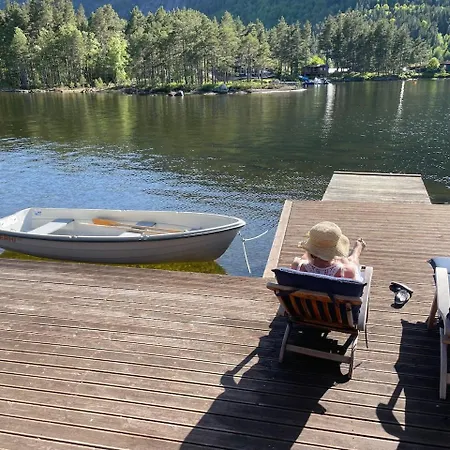 Sommeridyll I Vannkanten Bygland