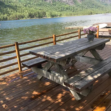 Sommeridyll I Vannkanten Holiday home *