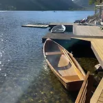 Sommeridyll I Vannkanten Holiday home